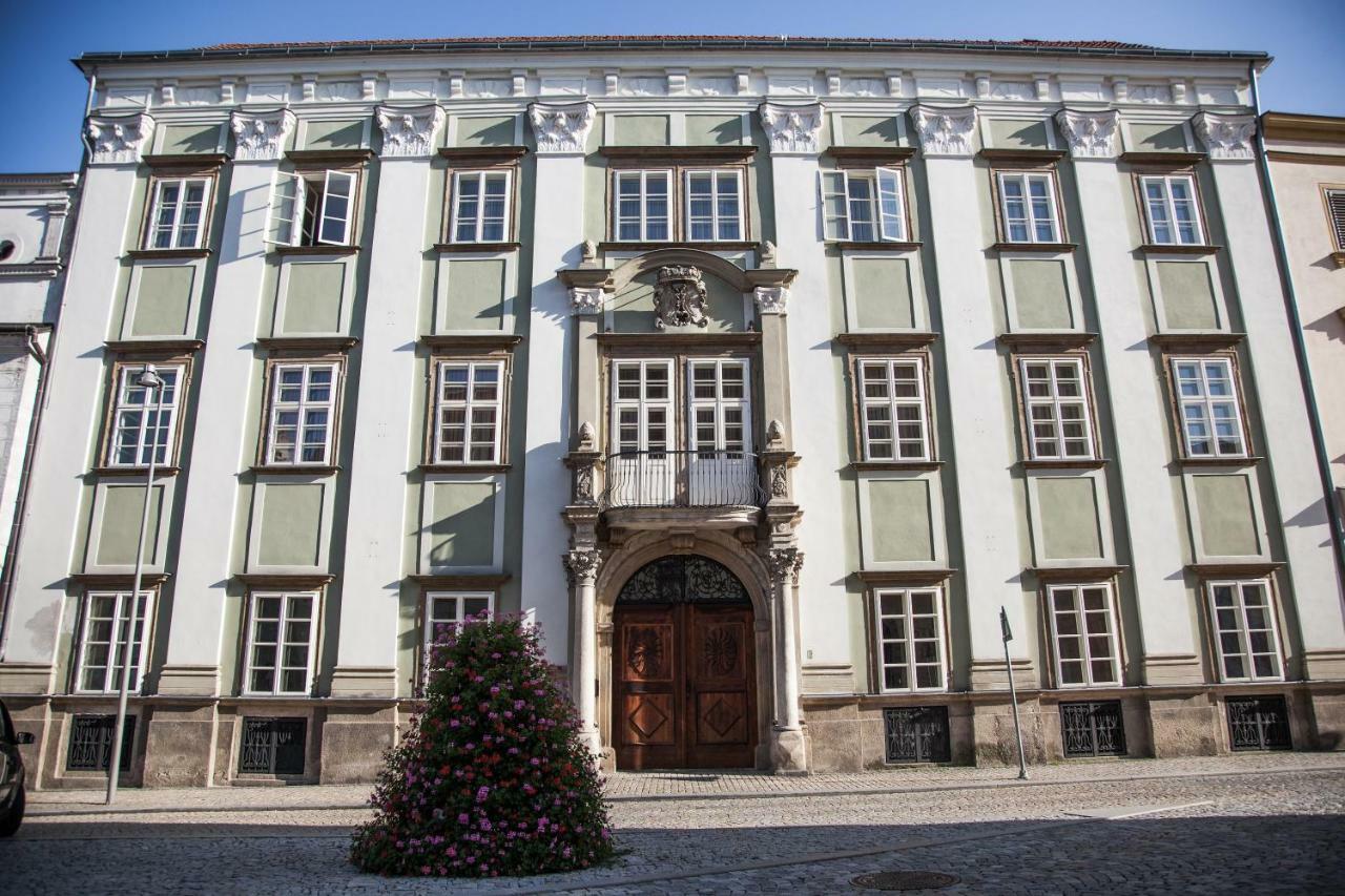 Althansky Palac Znojmo Luaran gambar